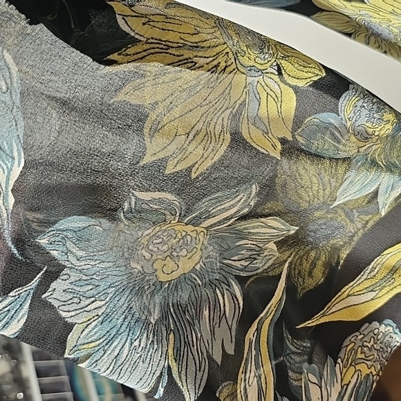 Signature Womens 3X Floral V-Neck Women's Top - Black and Blue Flowie - Picture 3 of 9